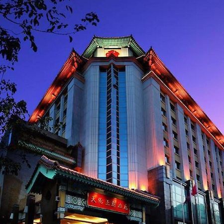 Sunworld Dynasty Hotel Beijing Wangfujing Екстериор снимка The hotel at night