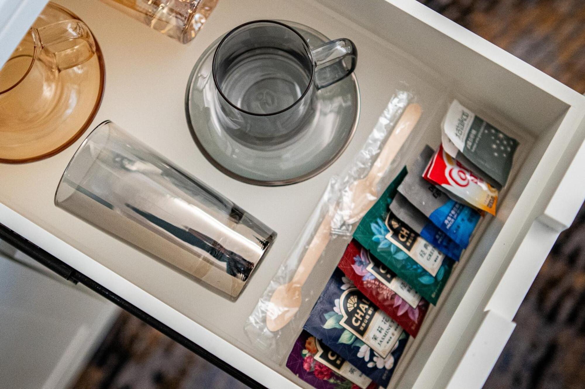 Sunworld Dynasty Hotel Beijing Wangfujing Екстериор снимка A drawer with a selection of tea bags