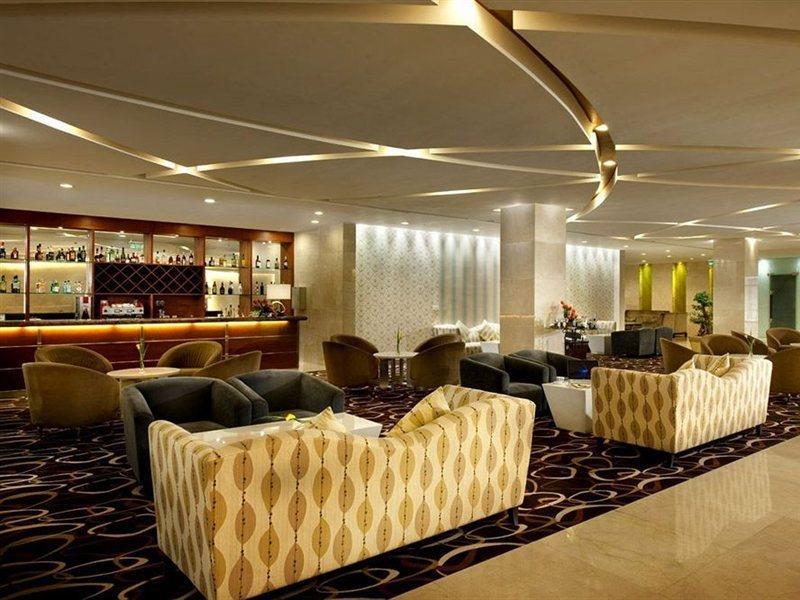 Sunworld Dynasty Hotel Beijing Wangfujing Екстериор снимка The lounge at the airport