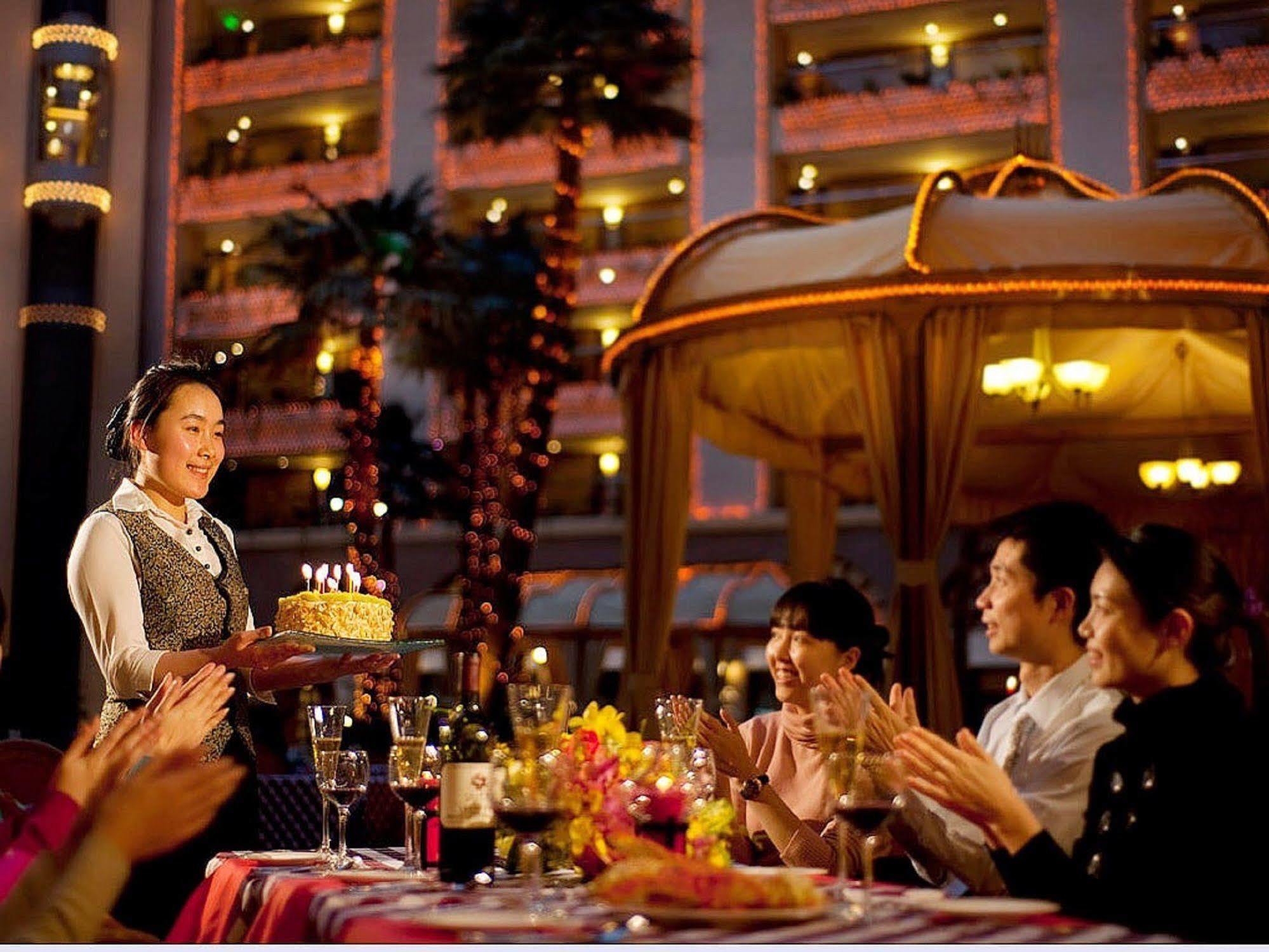 Sunworld Dynasty Hotel Beijing Wangfujing Екстериор снимка A birthday party at the hotel