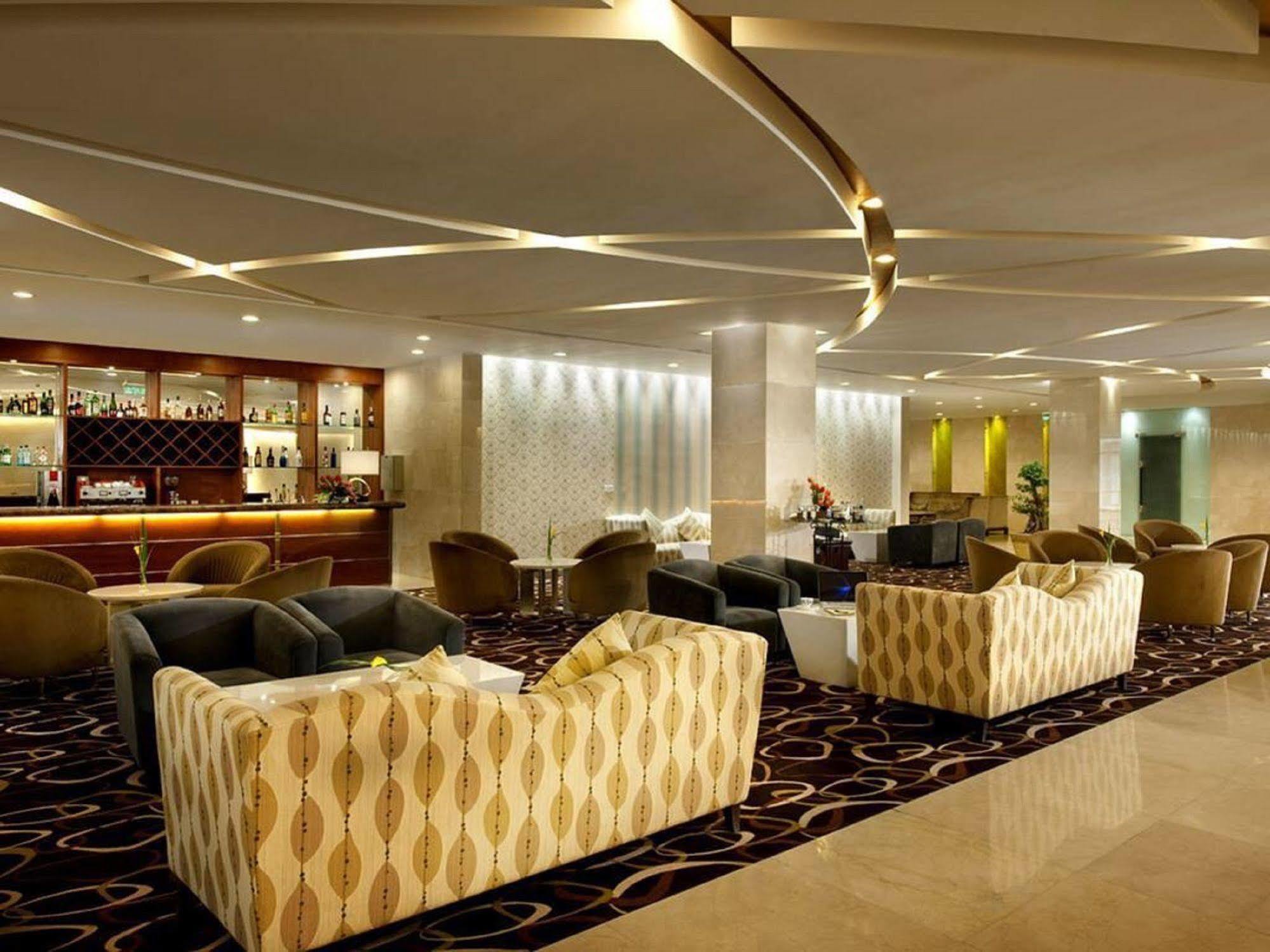 Sunworld Dynasty Hotel Beijing Wangfujing Екстериор снимка The lounge at the airport